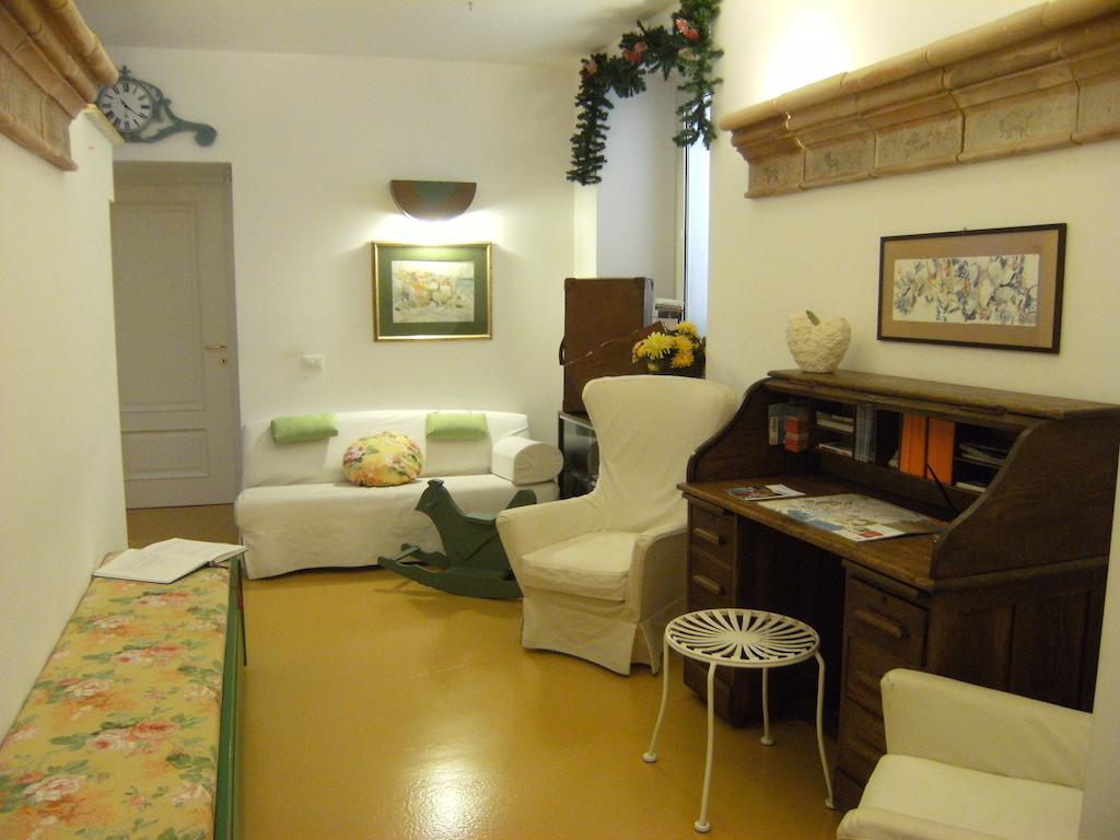 Elizabeth B&B Кальяри Экстерьер фото